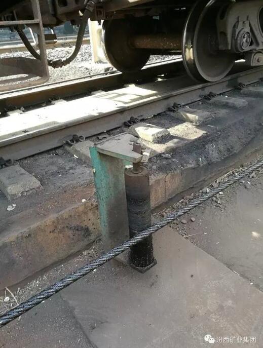 焊接角度,增加摩擦轮的硬度,最大限度的减少摩擦轮与钢丝绳长时间摩擦